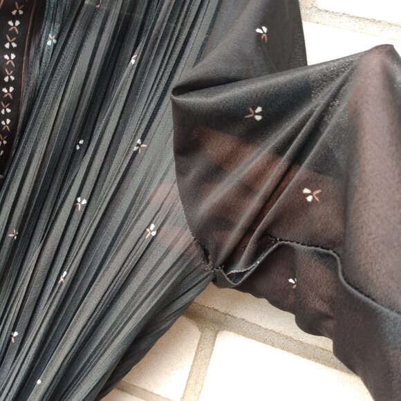 Elegant Black Midi Dress - Picture 16 of 16